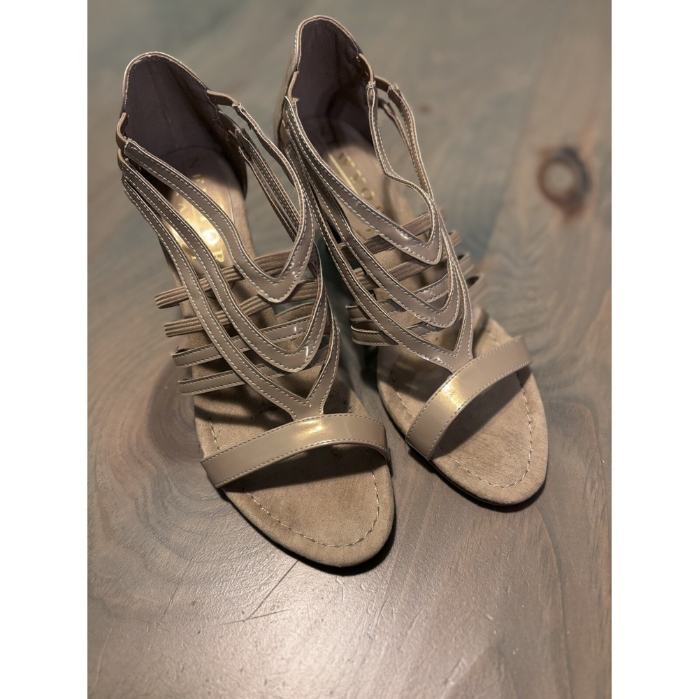 New York transit Strappy Heels Womens Sz 9 Nude taupe Patent Sandals Dress Shoes